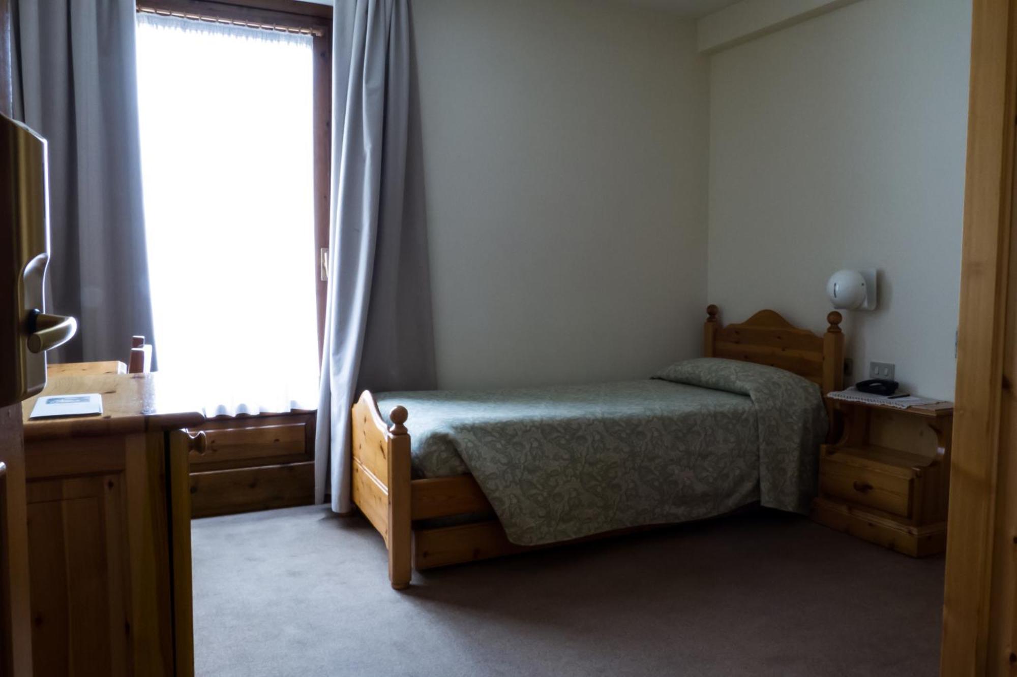 Hotel Valdotain วิลเนอเวอ ภายนอก รูปภาพ