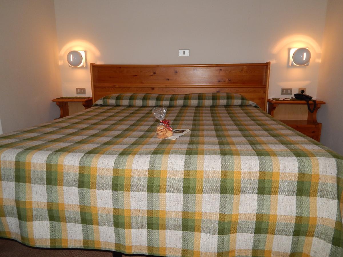 Hotel Valdotain วิลเนอเวอ ภายนอก รูปภาพ