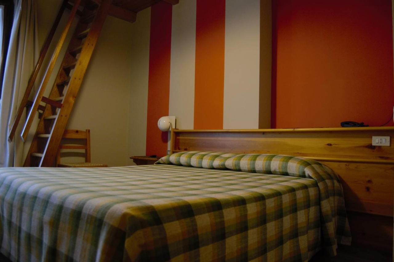 Hotel Valdotain วิลเนอเวอ ภายนอก รูปภาพ