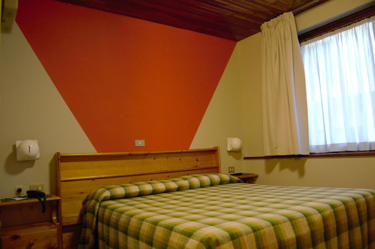 Hotel Valdotain วิลเนอเวอ ภายนอก รูปภาพ