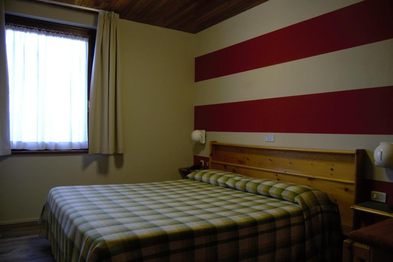 Hotel Valdotain วิลเนอเวอ ภายนอก รูปภาพ